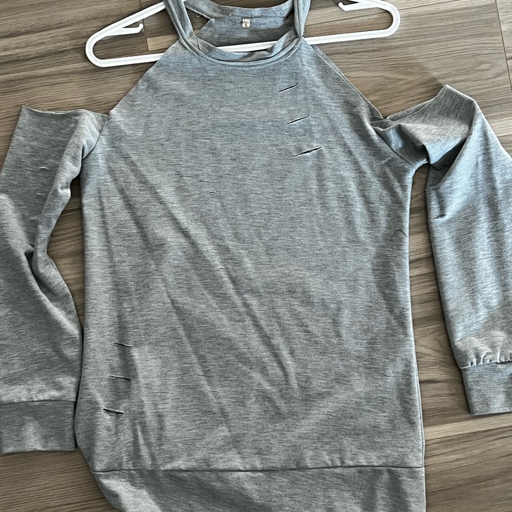 Distressed Cold Shoulder